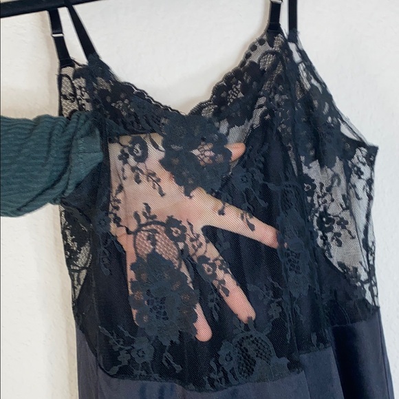 🪿Vintage Lace Henson Kickernick Black Nightgown with adjustable straps! - Picture 3 of 11
